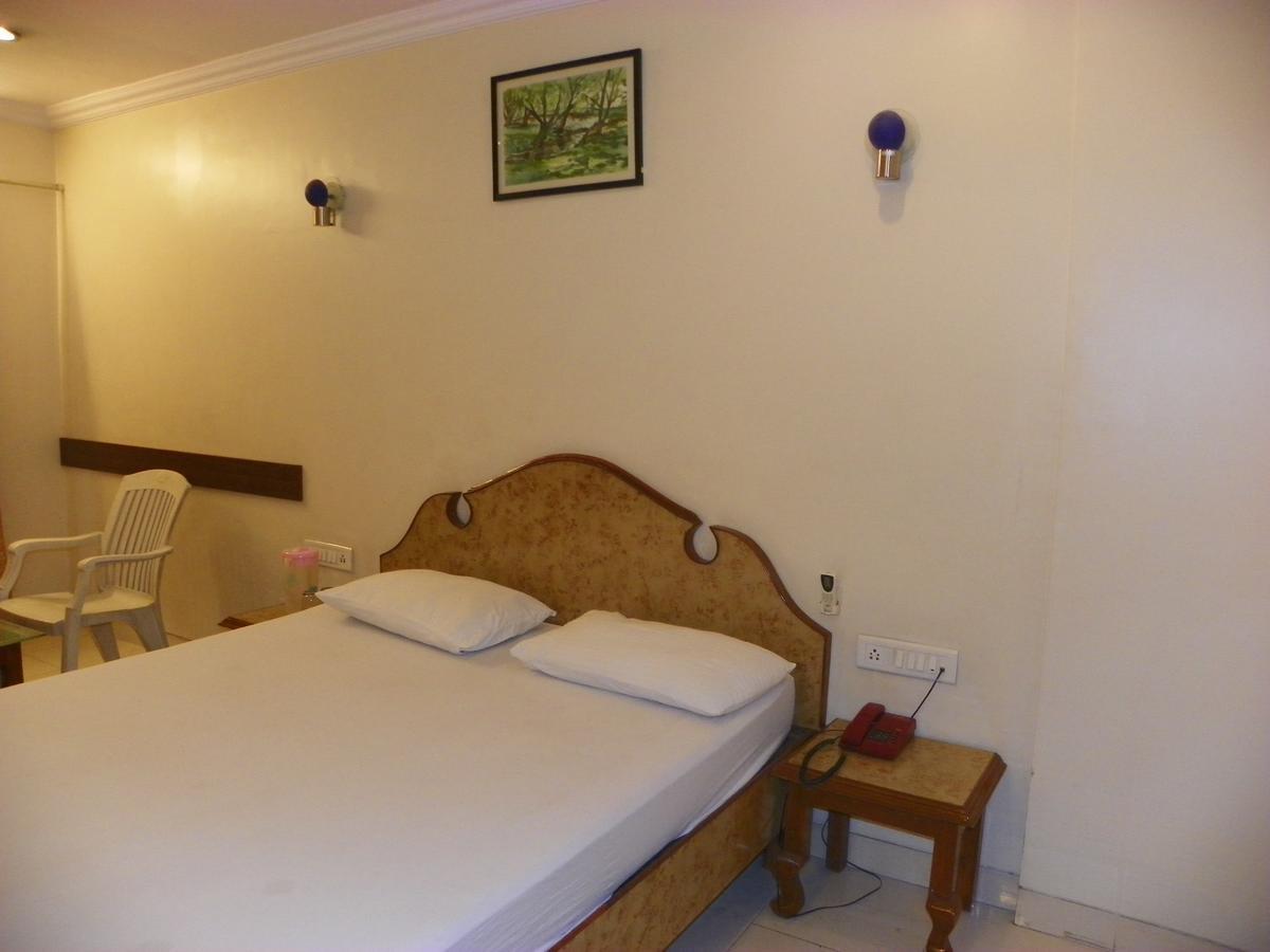 Hotel Rajdeep ปูเน่ ภายนอก รูปภาพ